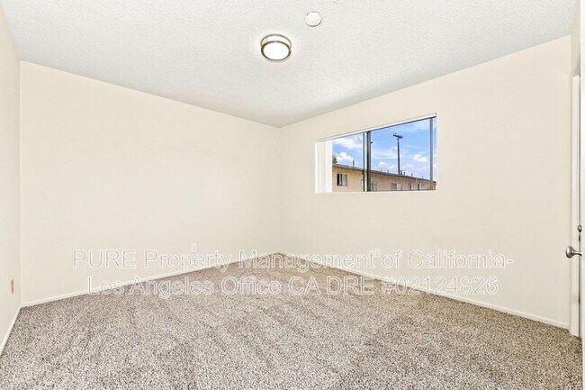Building Photo - 2600 Graham Ave
