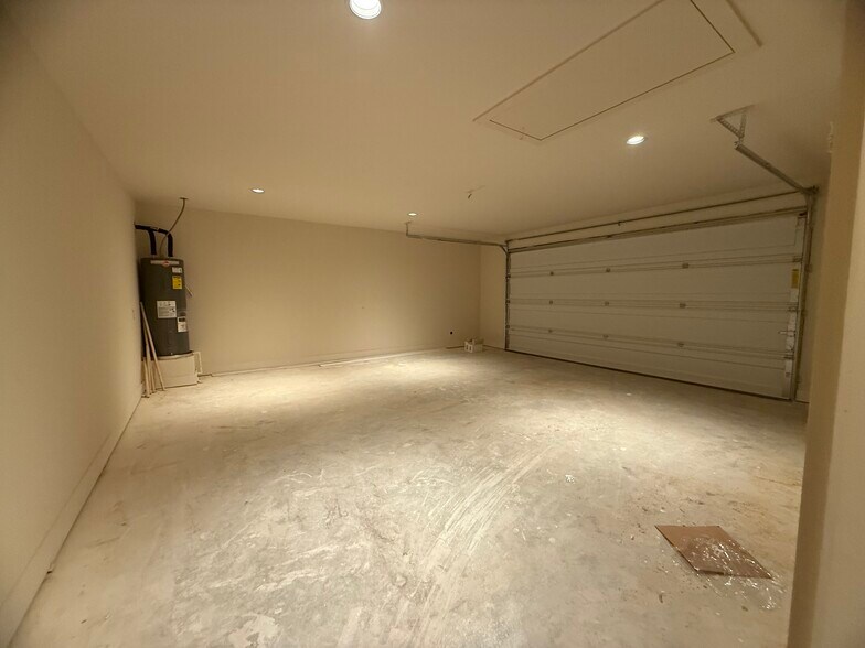 Building Photo - 104 Kirkland St