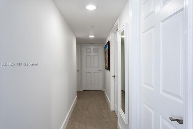 Building Photo - 16711 Collins Ave