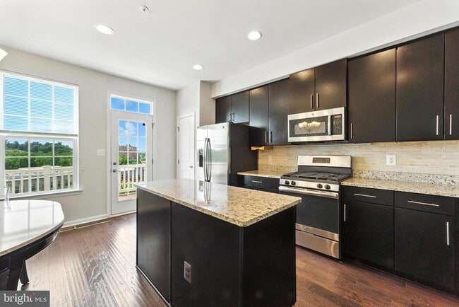 Building Photo - 1111 Trenton Pl SE