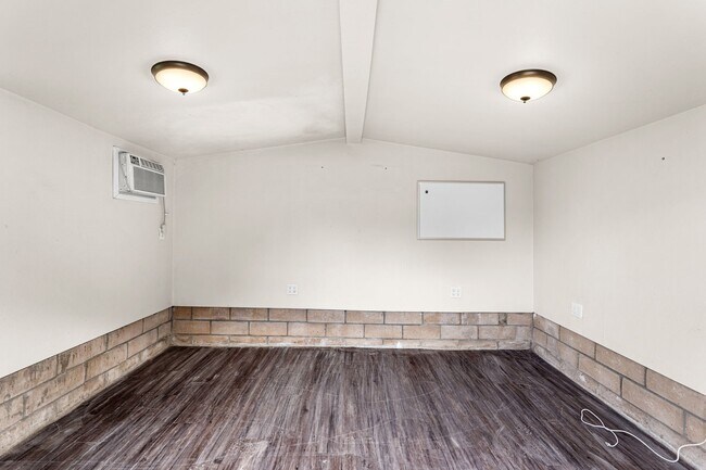 Building Photo - 1212 E Cottonwood St