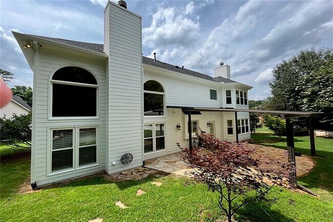 Building Photo - 330 Knollcrest Ct