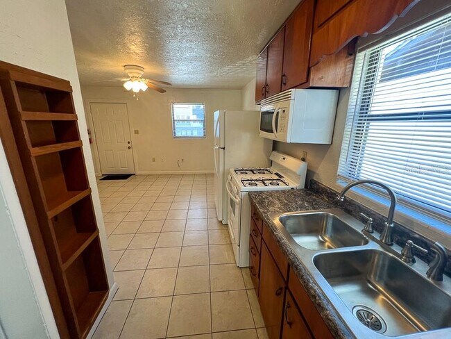 Building Photo - 1406 SW 18th Pl