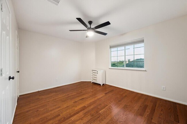 Building Photo - 2350 Seamist Cir