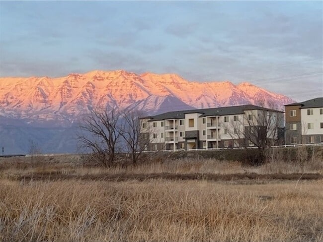 Building Photo - 791 N 380 W