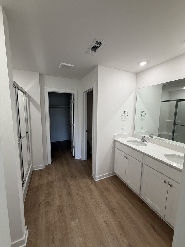 Building Photo - 376 Texas Ave