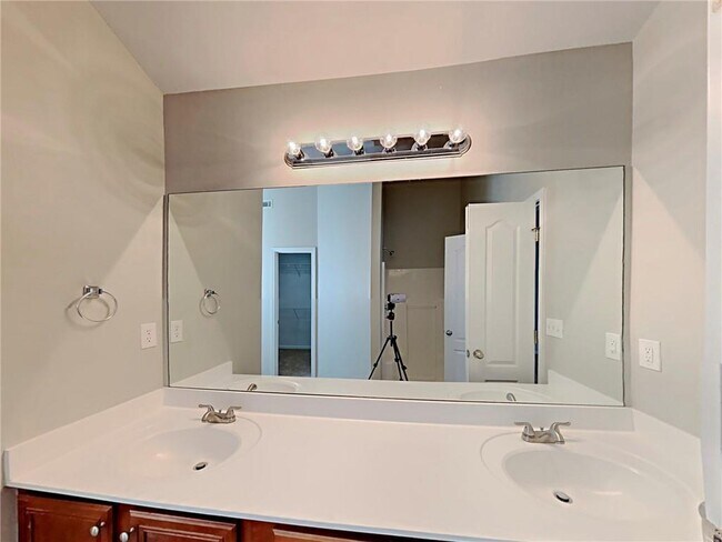 Building Photo - 6803 Grand Hickory Dr