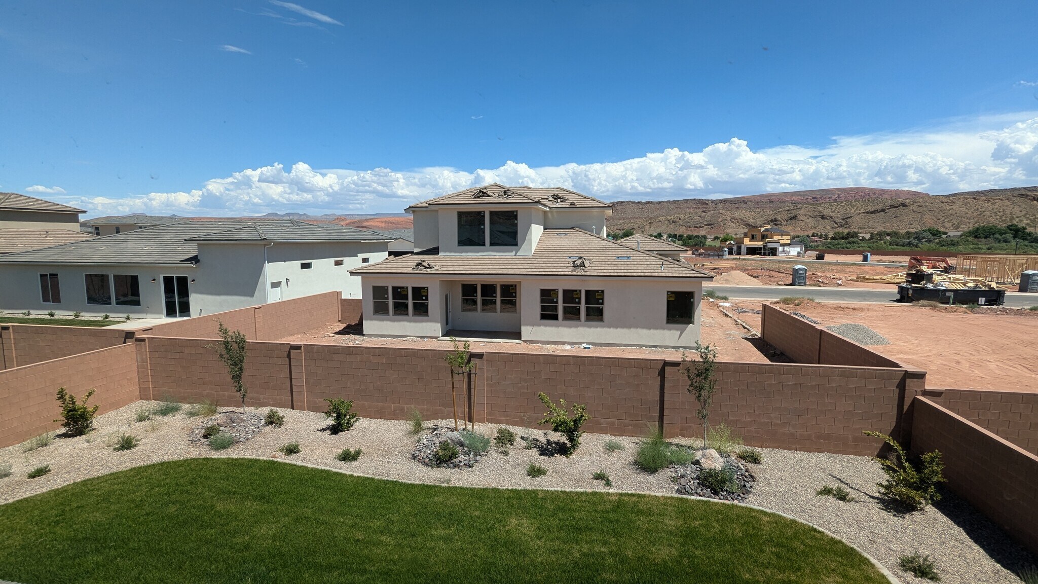 Building Photo - 693 S Taylor Creek Dr