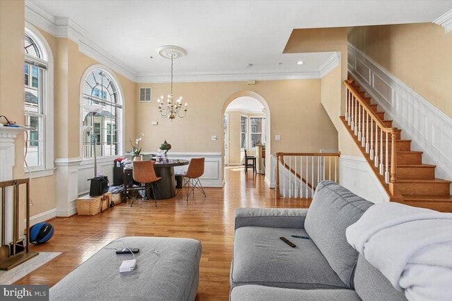 Building Photo - 1053 N Stuart St