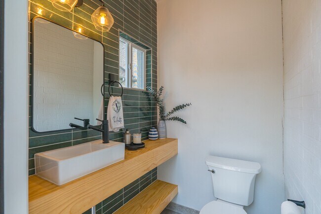 Building Photo - 63 Perennial Cyn Dr