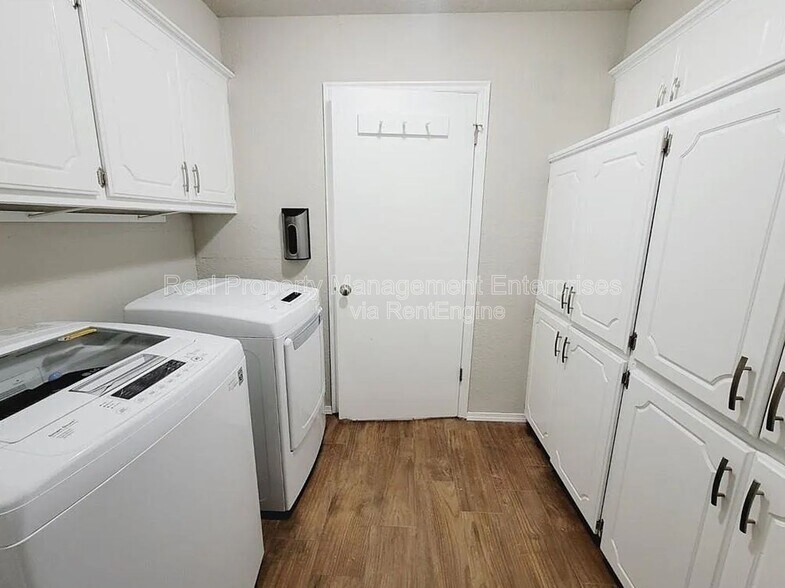 Building Photo - 1336 SW 109th Pl