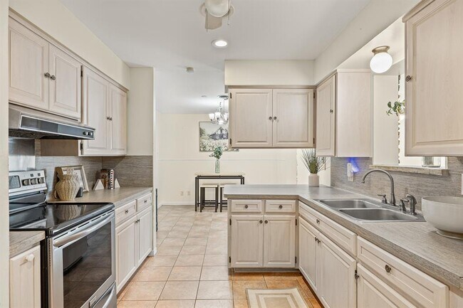 Building Photo - 3205 Whites Dr