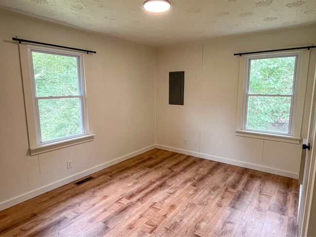 Building Photo - 467 Shady Oaks Dr