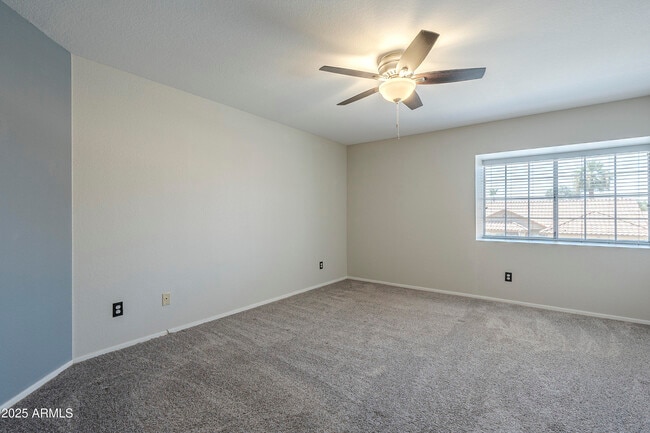 Building Photo - 2340 W Myrtle Dr