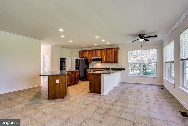 Building Photo - 9874 Foxhill Ct