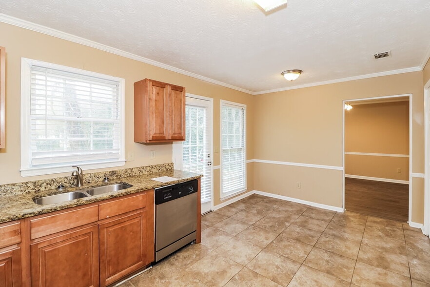 Building Photo - 1551 Willow Creek Ct