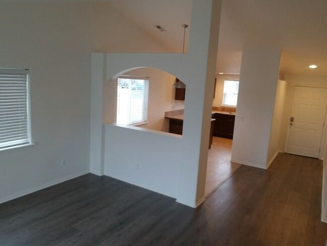 Building Photo - 3 Bed 2 Bath one story home located in Cro...
