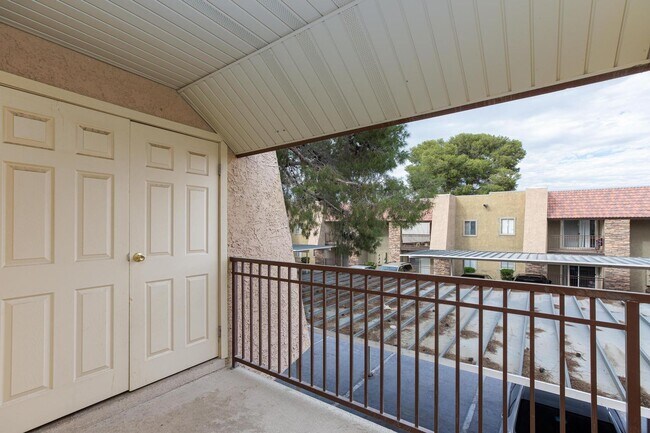 Building Photo - Freshly Renovated 2-Bedroom Las Vegas Condo