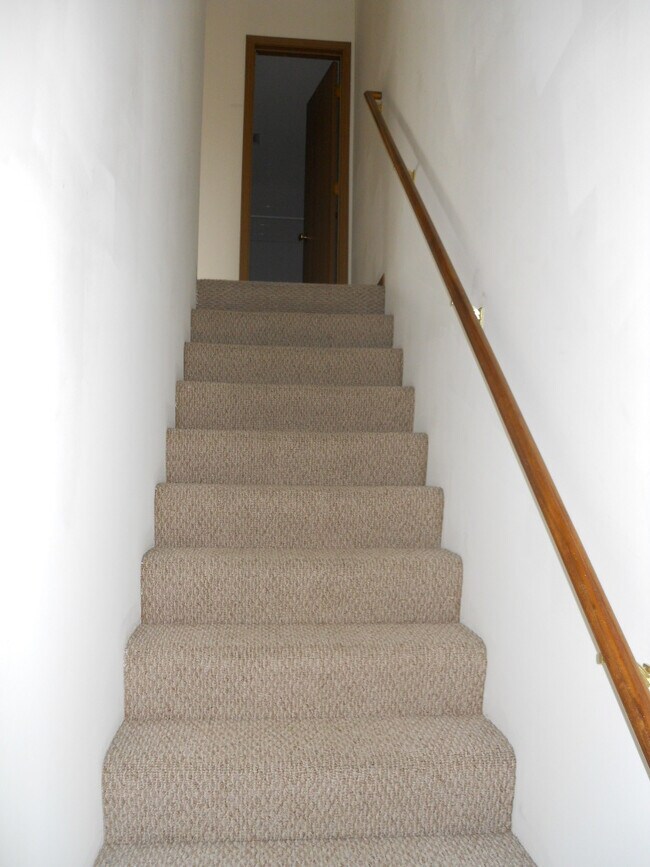 Building Photo - 322 Baker St