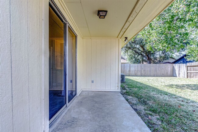 Building Photo - 5423 Fawn Trail Ln