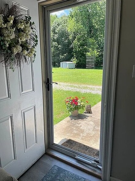 Front door - 1246 KY-1271