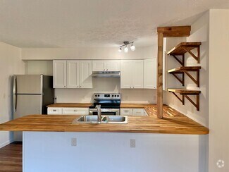 Building Photo - Freshly Renovated 1 bedroom convenient to ...