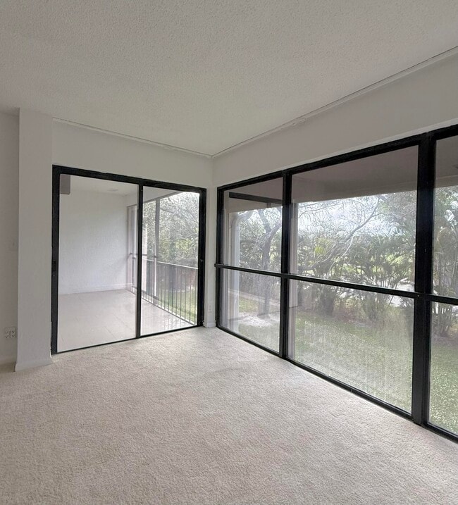 Building Photo - 1739 Embassy Dr