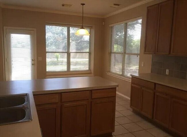 Building Photo - 11217 Jockey Bluff Dr
