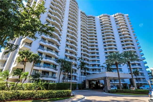 Building Photo - $3,100MONTHLY;3300 NE 191ST STREET #1106 A...