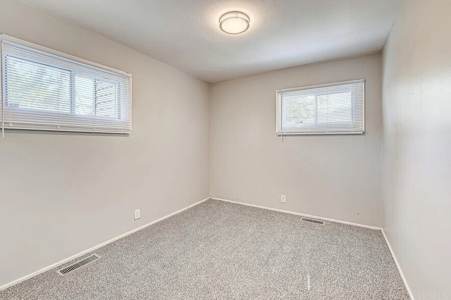 Building Photo - 1302 Brummit Ln