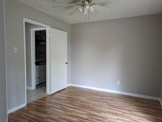Building Photo - 3002 Frontier Dr