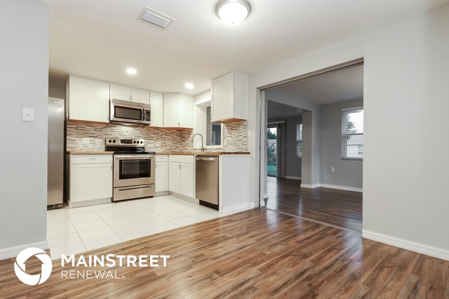 Building Photo - 3040 Brompton Dr