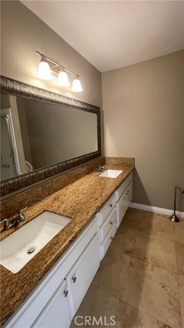 Building Photo - 26 Reata