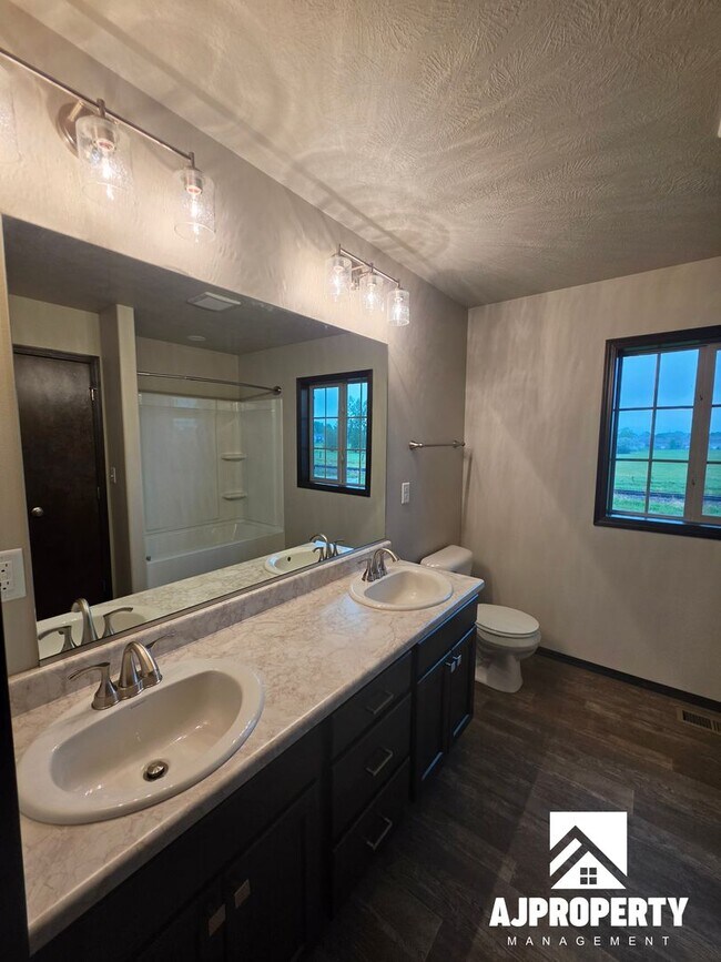 Building Photo - 2542 E Meadowside Pl