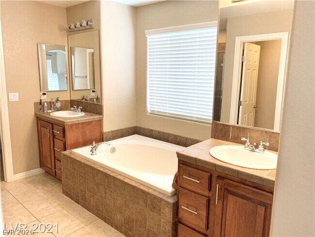Building Photo - 10360 Blue Ginger Dr