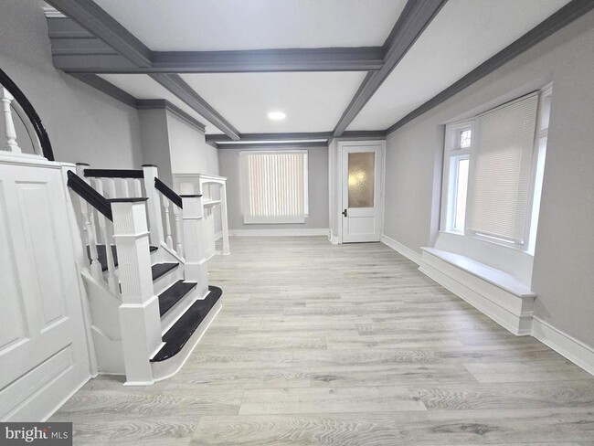 Building Photo - 5011 Larchwood Ave