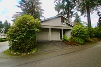 Building Photo - Discover Your Dream Home in Bellevue!