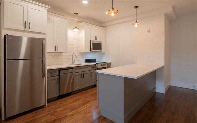 Building Photo - 15 Cranston Ave