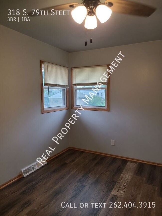 Building Photo - 318 S 79th St