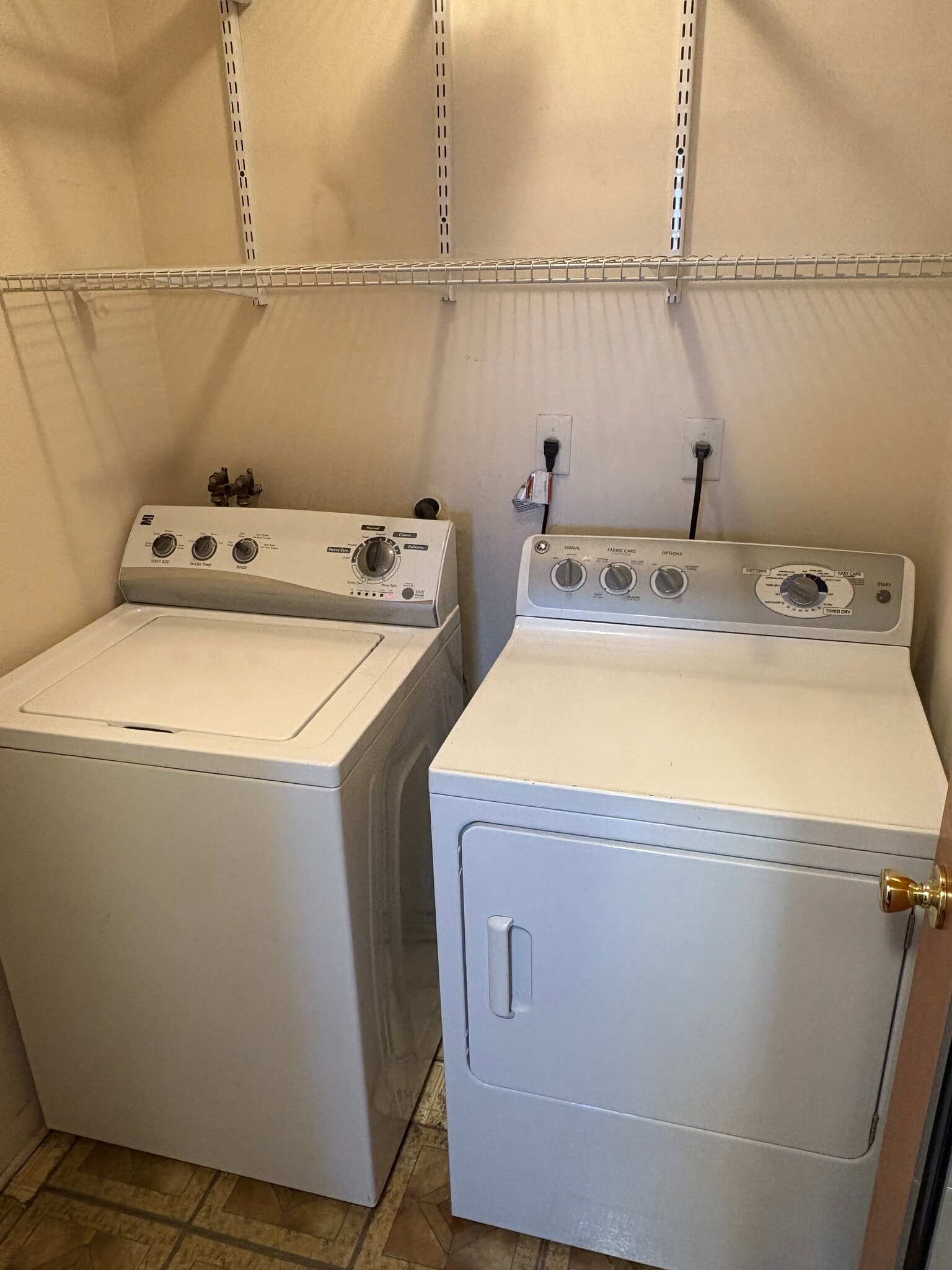 In-unit Laundry - 29 Wood St