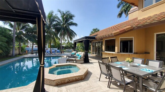 Building Photo - 2626 Barcelona Dr