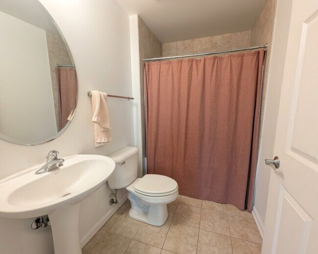 Building Photo - 1134 W Granville Ave