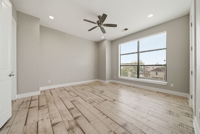 Building Photo - 1814 Thompson St