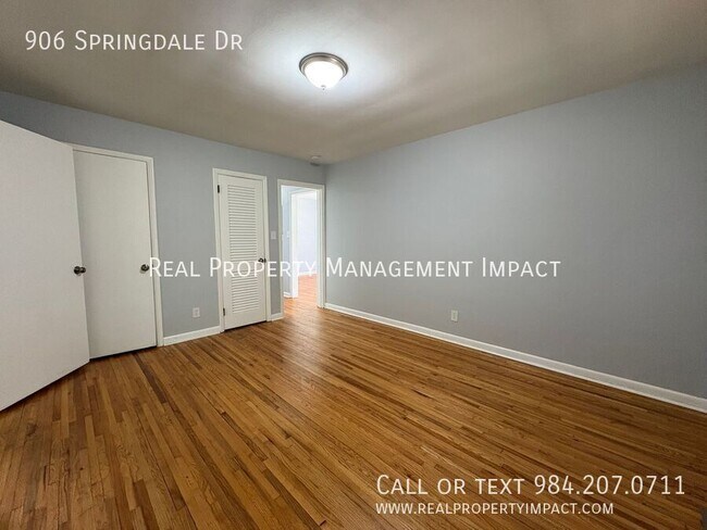 Building Photo - 906 Springdale Dr