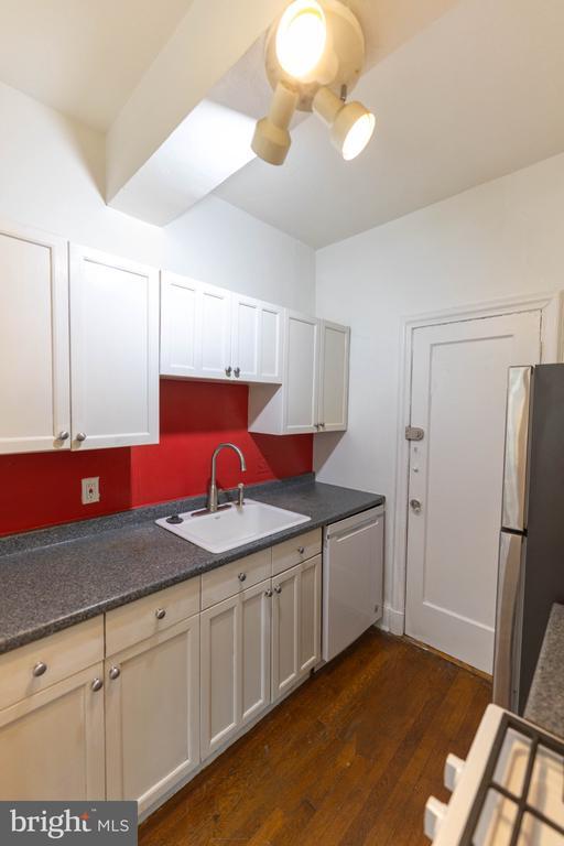 Building Photo - 2032 Belmont Rd NW