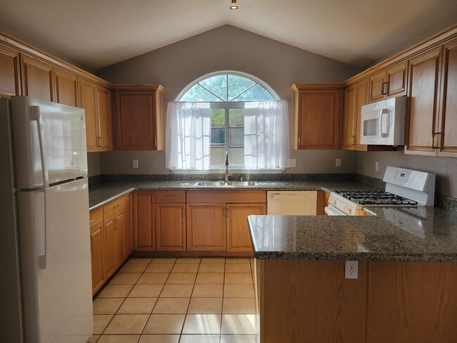 Building Photo - Beautiful 3 bedroom/2 Bath Home!