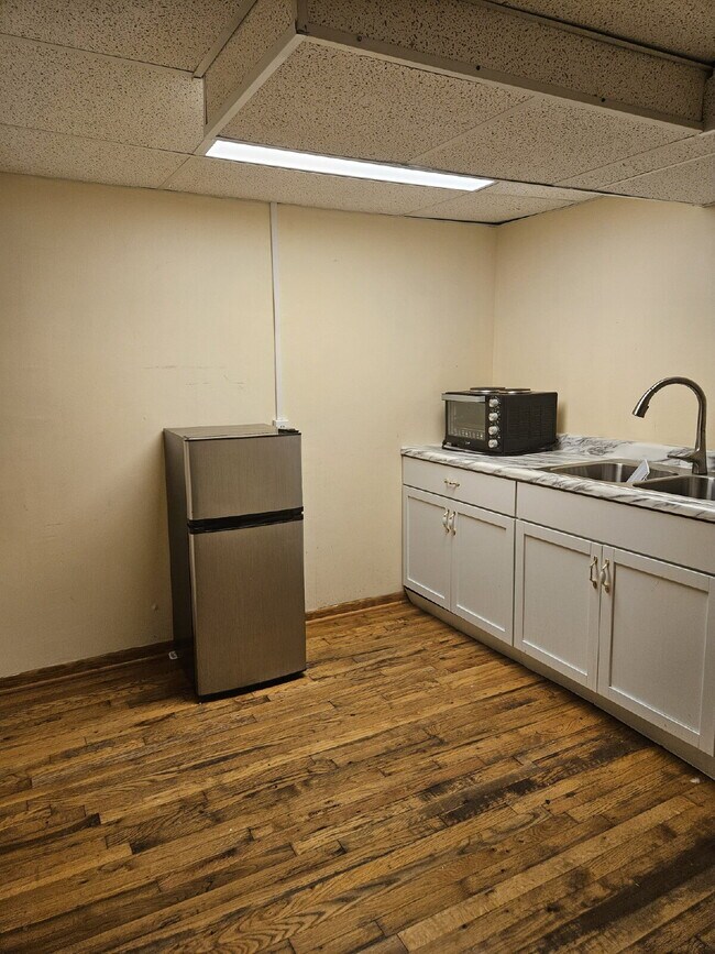 Building Photo - 1 bedroom lower level duplex in the country