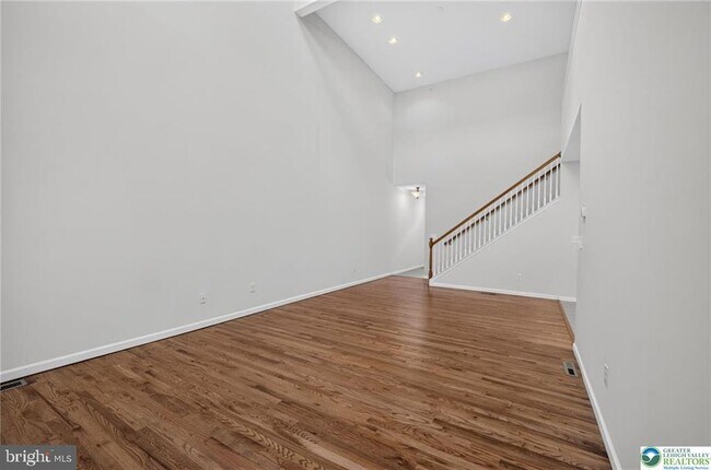 Building Photo - 5127 Dogwood Trail