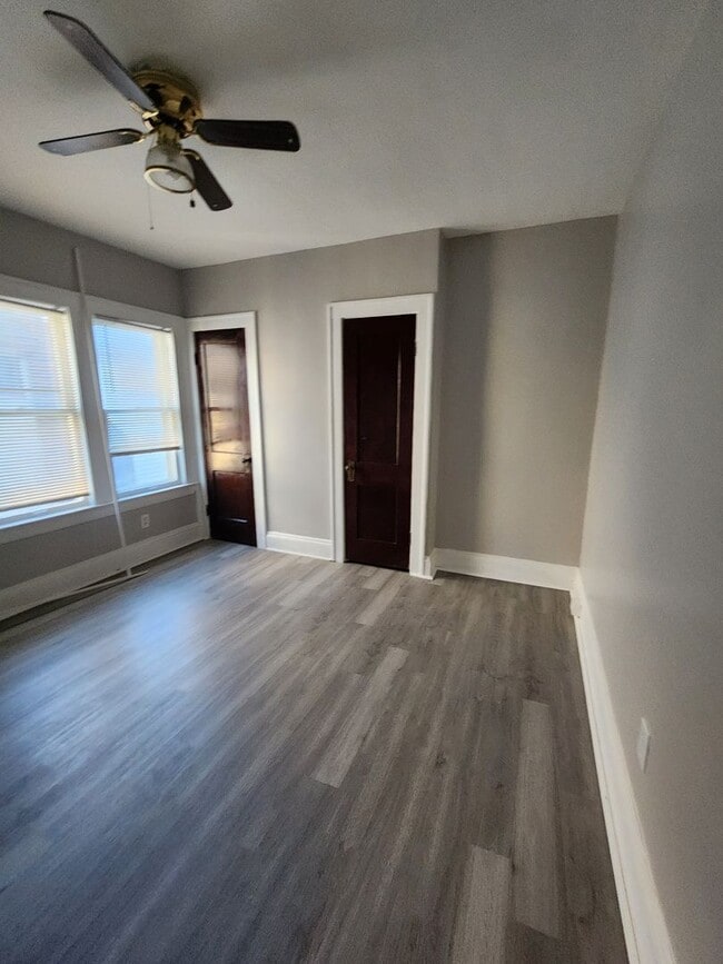 Building Photo - Kendall2550