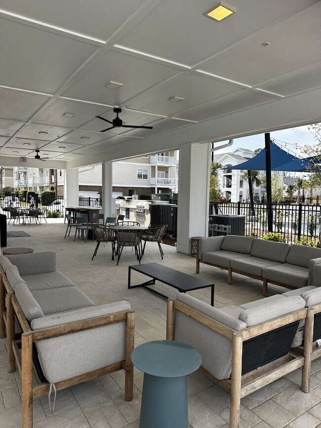 Building Photo - Luxurious 2 Bed/2 Bath Condo with Spectacular Views in Panama City Beach!